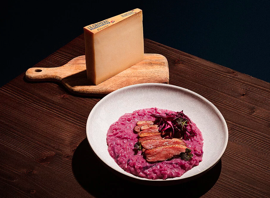 Rotkohl-Risotto mit Entenbrust und Le Gruyère AOP