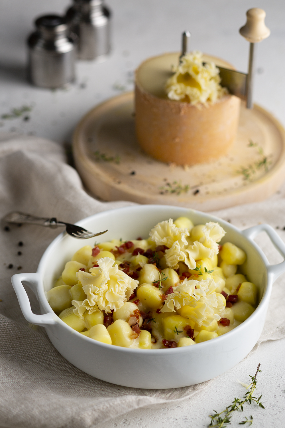 Gnocchi mit Tête de Moine AOP und Speckbröseln